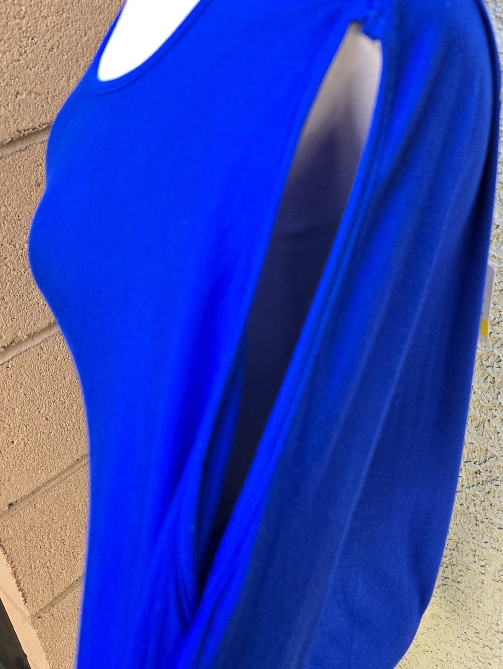Cable & Gauge Women's Scoop Neck Short Sleeve Top - Royal Blue - Picture 3 of 6